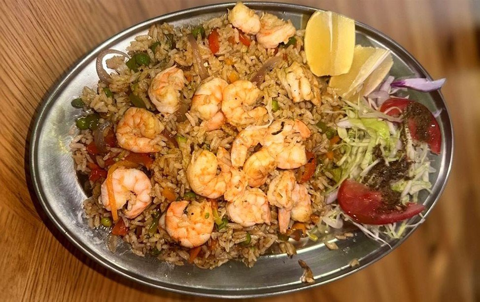 Arroz con camarones en La Esquina del Parcero, restaurante colombiano en Sevilla